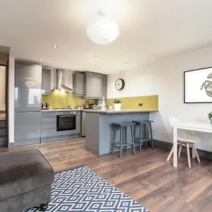 https://the-penthouse-albion-mews.hotelsin-chester.com