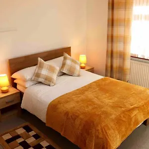 Cheerful 2 Bedroom Residential - Free Parking Leeds (West Yorkshire)
